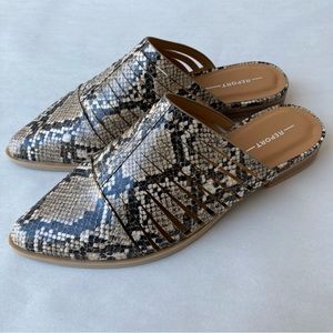 Report Indre Snake Print Mules Size 8 🌸